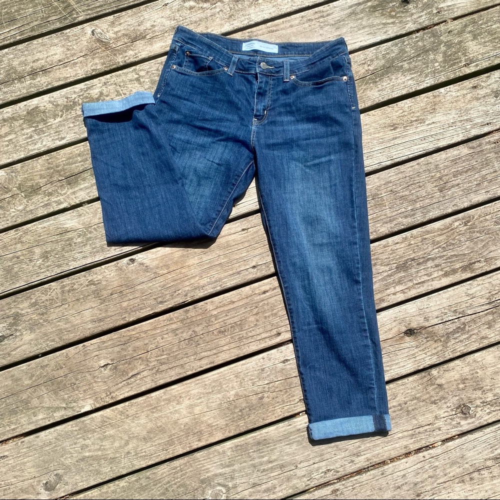 Levi Mid Rise Boyfriend Jeans